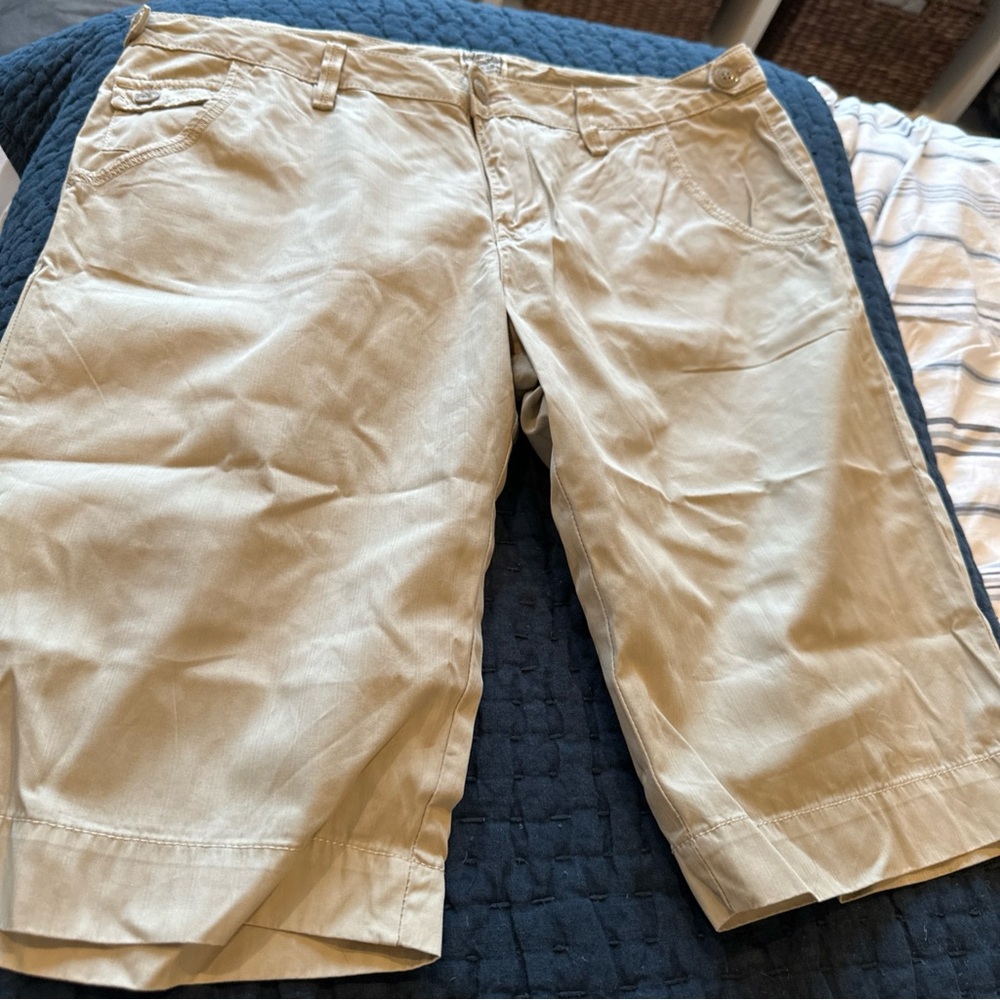 Lucky Brand Beige Casual Shorts Bermuda 14 / 32